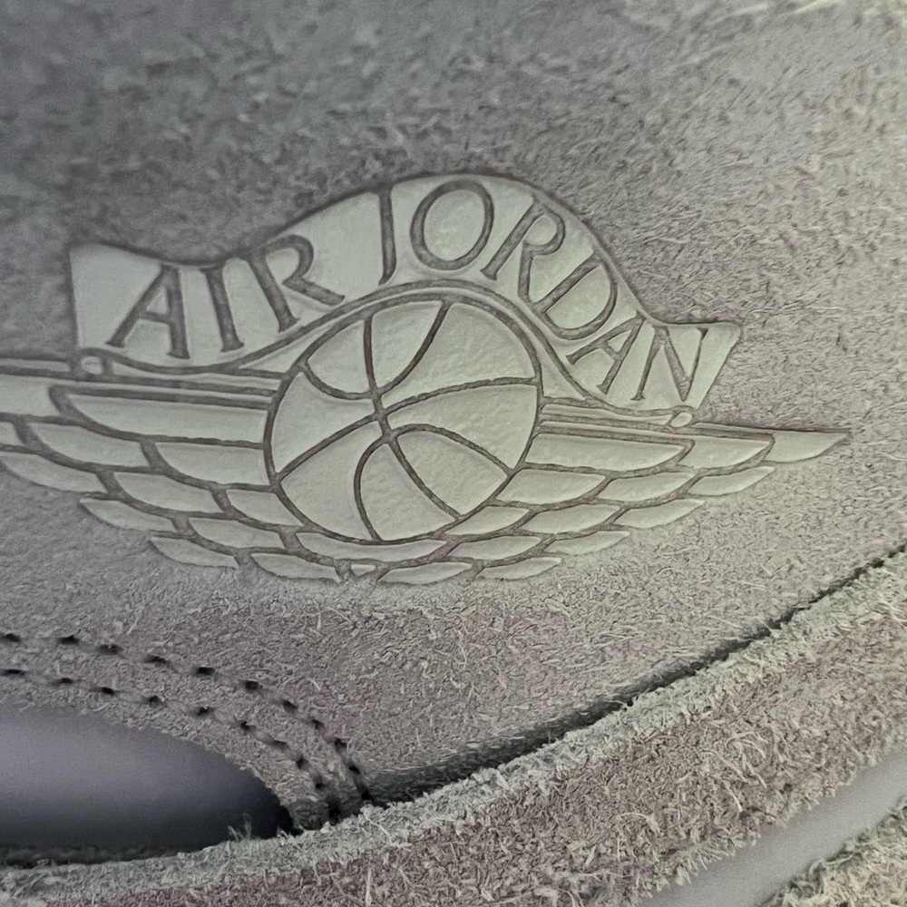 Selling a brand new pair of Air Jordan 1 Zoom Air comfort